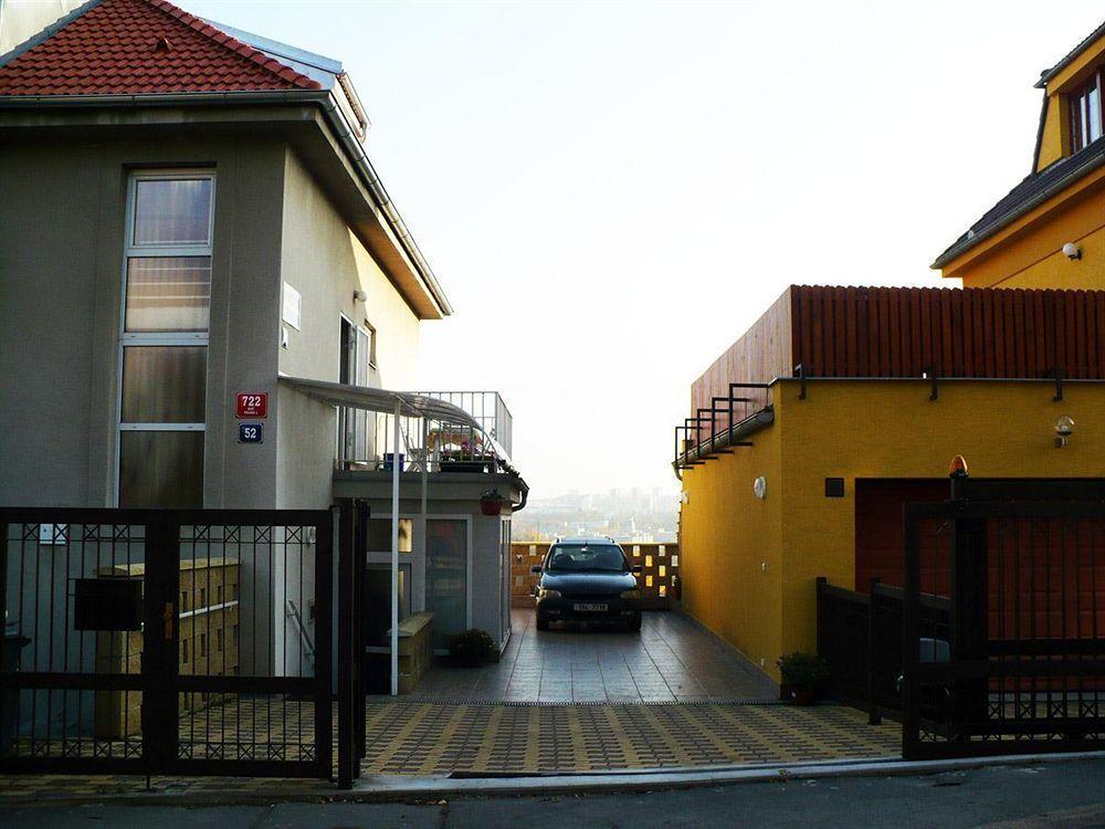 เพ็นชั่น ไนก้า Hotel ปราก ภายนอก รูปภาพ
